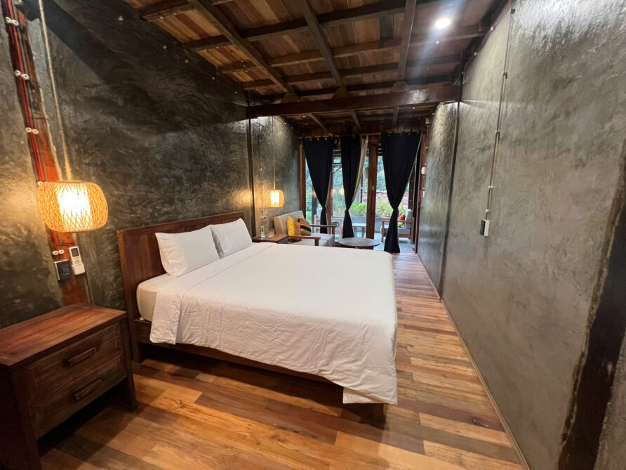 Royal Double Balcony – MONKEY HOUSE