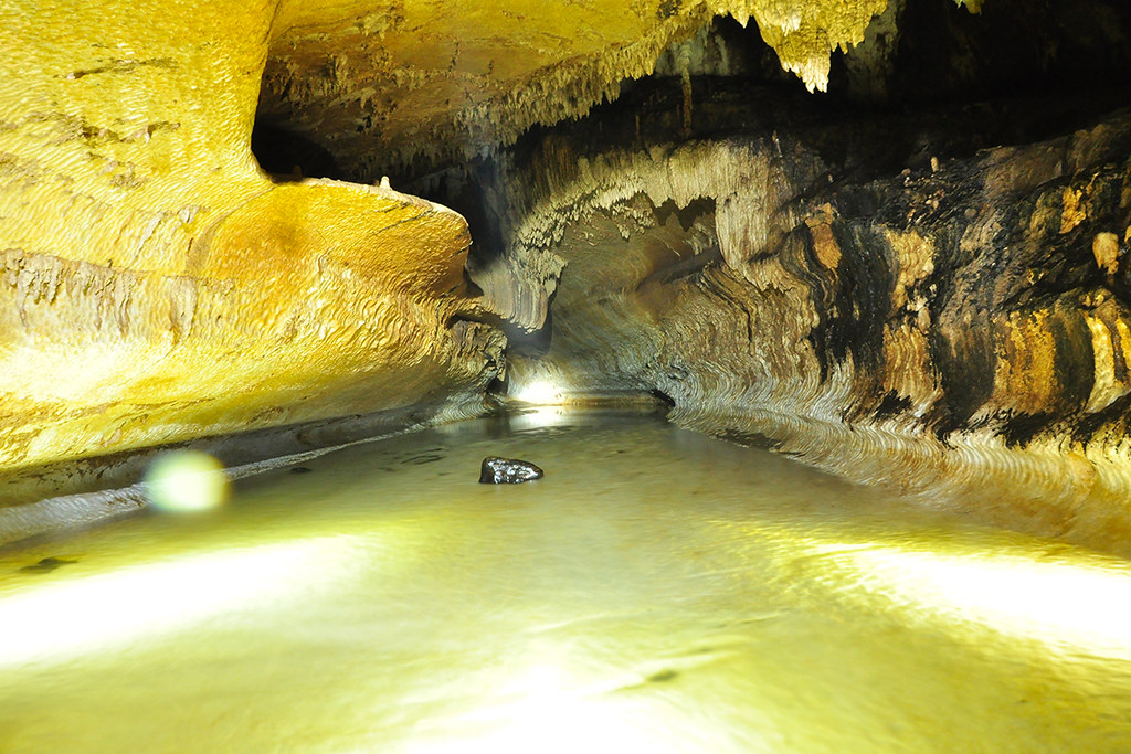 Lo Mo Cave