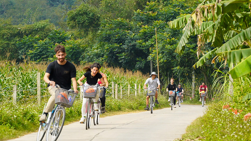 Cycling around Ba Be lake