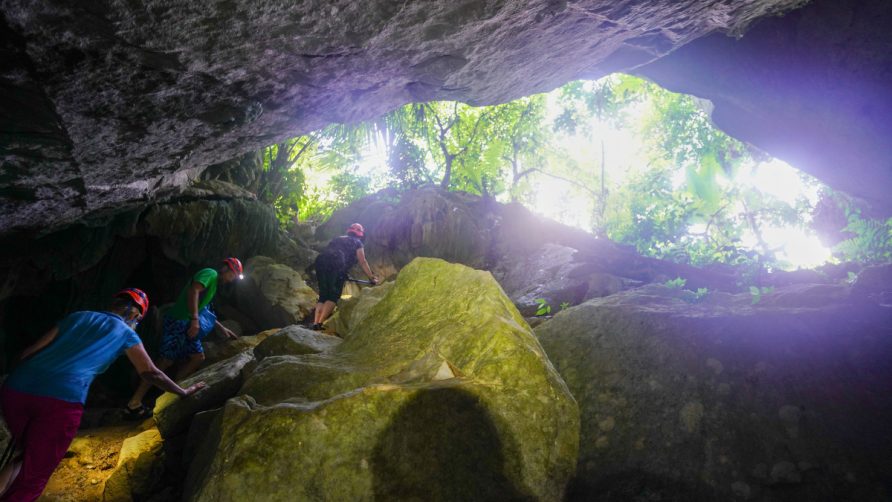 Tham Phay Caving