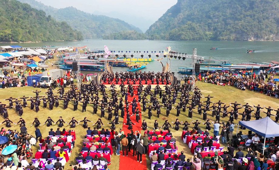 Festival Long Tong at Ba Be