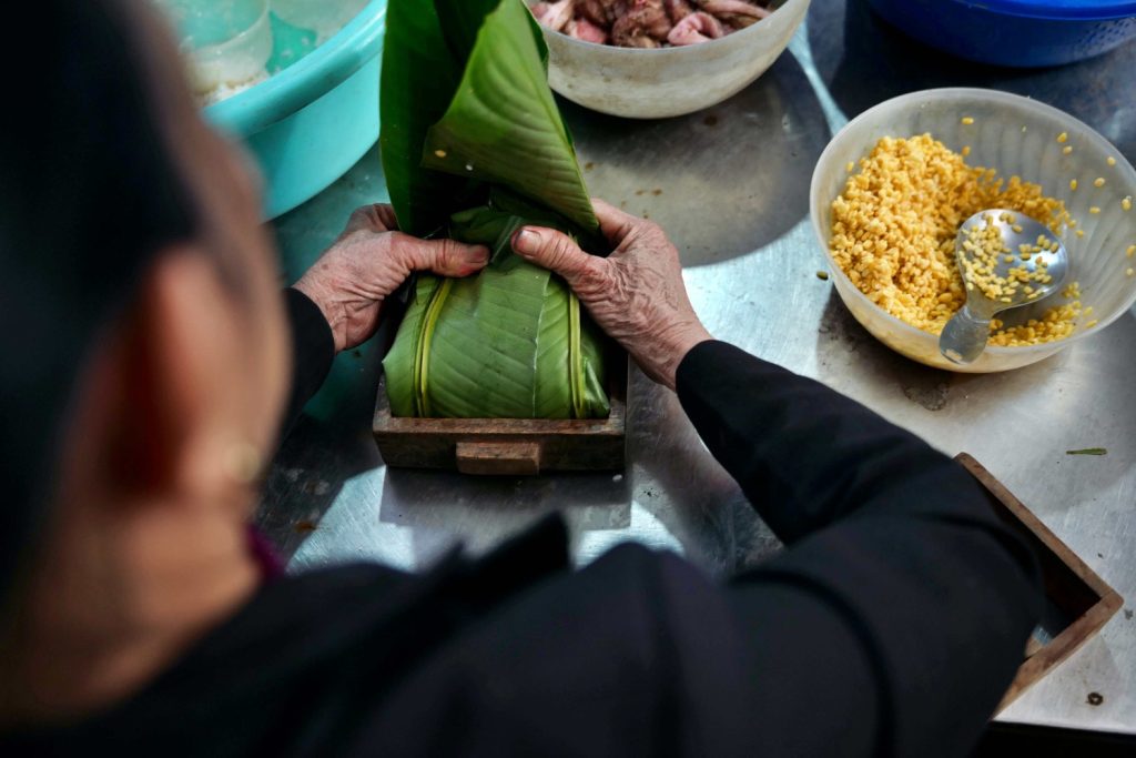 Preparing Banh Chung