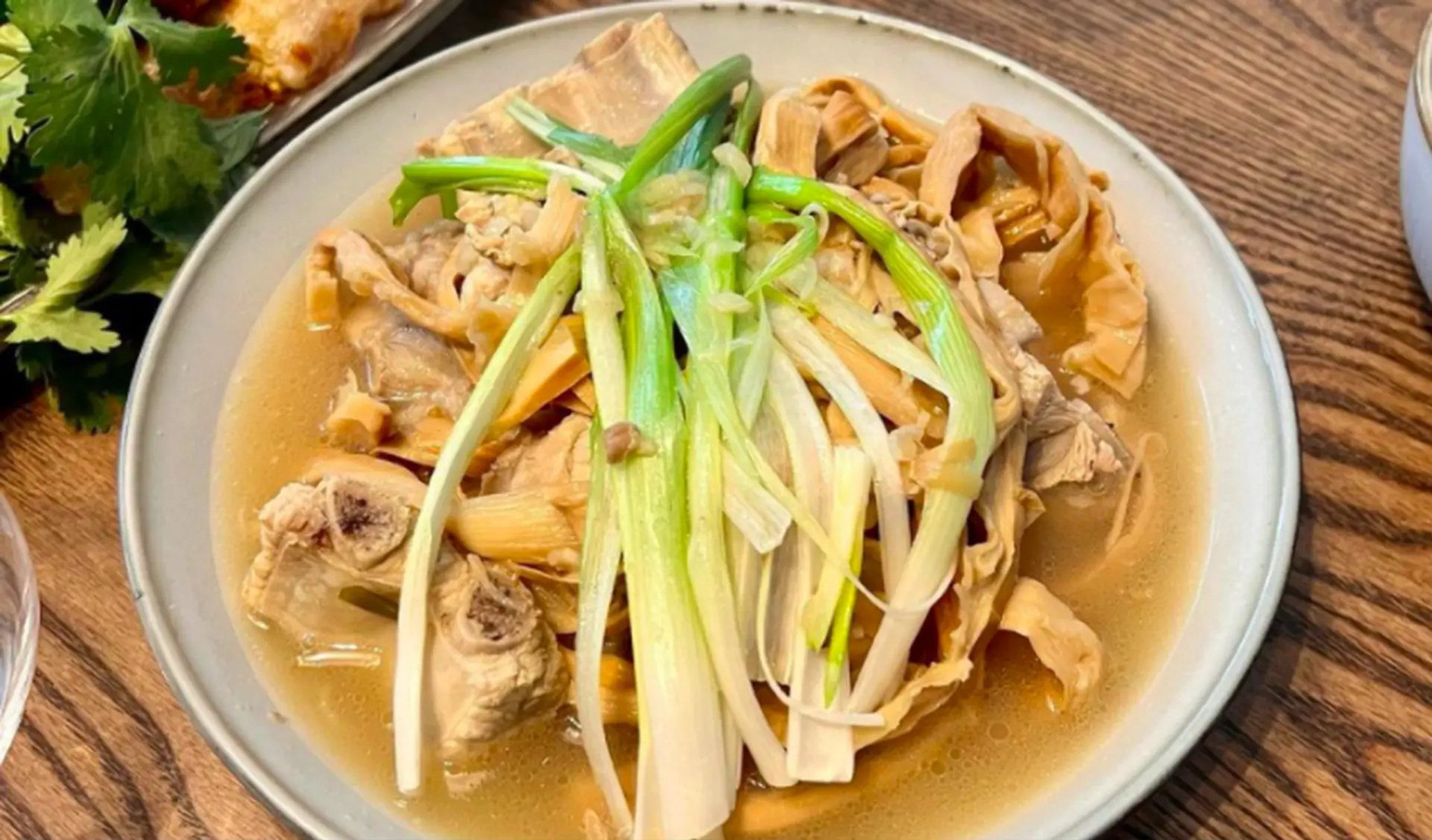 Canh măng khô nấu xương